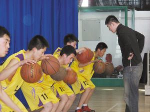 为什么大前锋在比赛中需要特别的体能训练?_0
